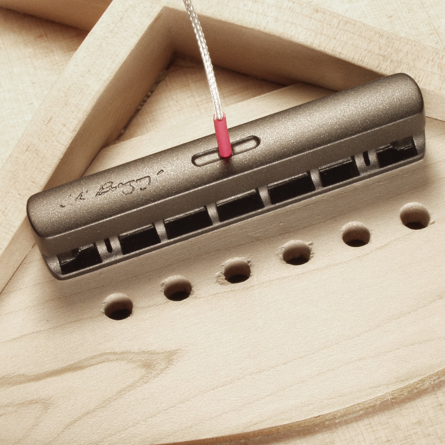 L.R. Baggs iBeam Active Pickup System