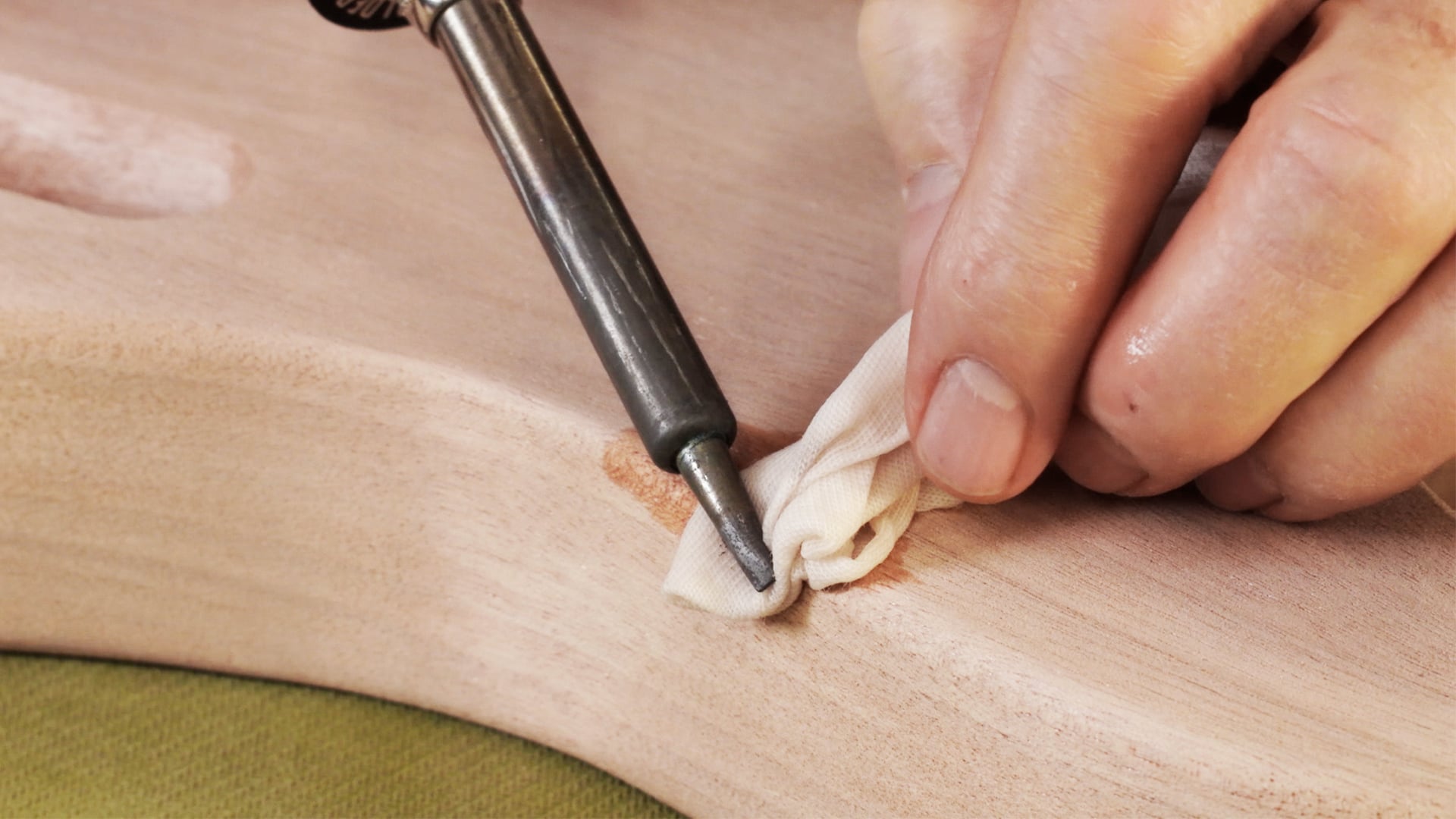 Fixing a guitar dent by steaming it out